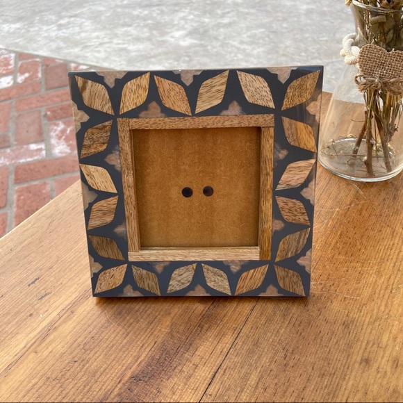 Pair of Picture Frames 🖼 - Picture 4 of 7